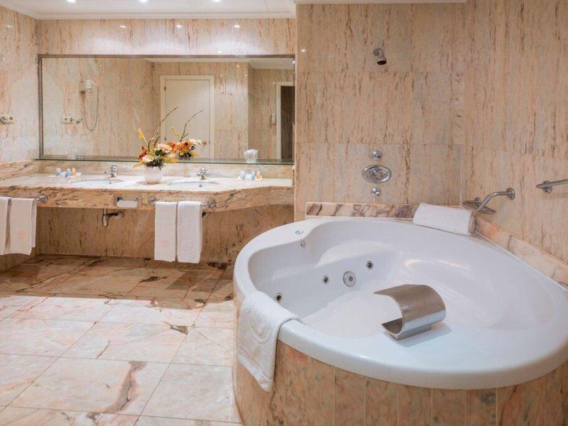 7BF18DA1CC2F6B5EEF5D4D1663ACDBC0