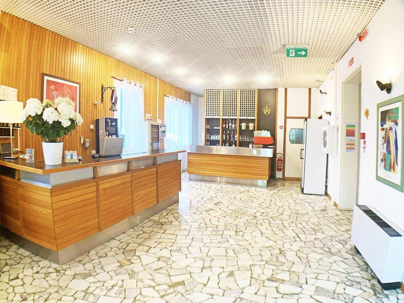 322C1EA1695304BA22B4B6A21E302342