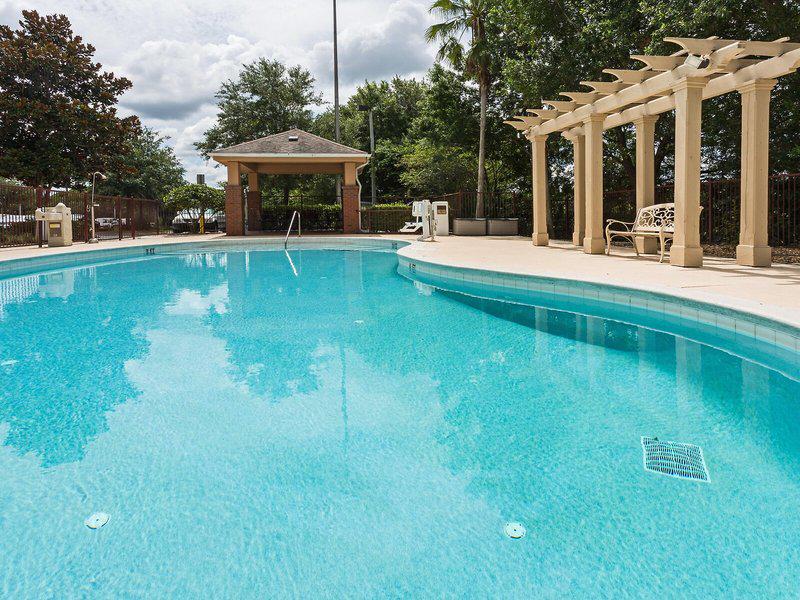 53C818959F830E1D33B6A33F8F30C12D