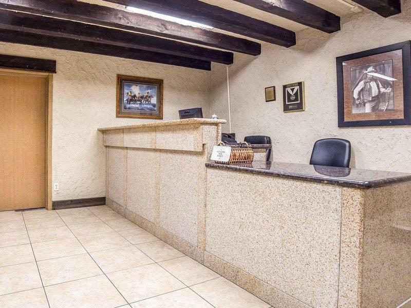 D7DA5F60C7A855073D7F20E8F1E82F3B