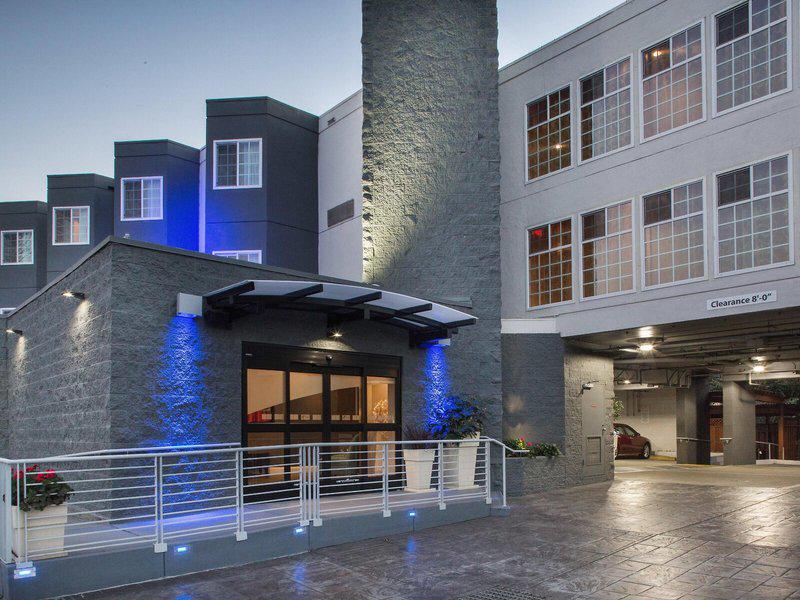 09A637699BD86F13C42D75F91191B1F7