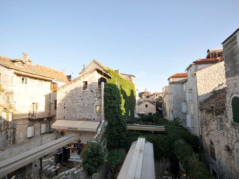 0F69D58BDD62C8B7502F5AAE0DA88BA8