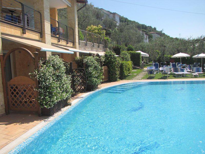 1CF4EE66F8AD4B1D4157742A138F52A8