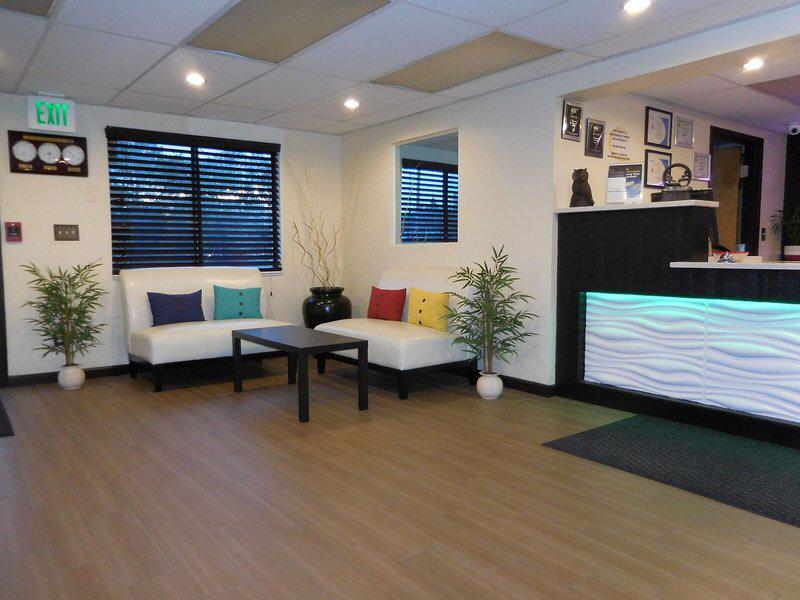 C2EDFC98739851FAE8E8DE33F4184787