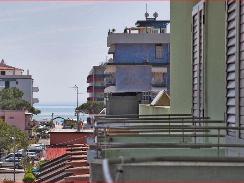 64E8DAE256C22FCE85E5FEC0DA385555