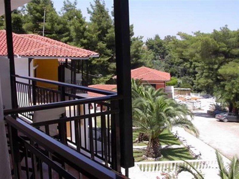 E2EE103A3D9F6FC6A9C777C72A761AB5