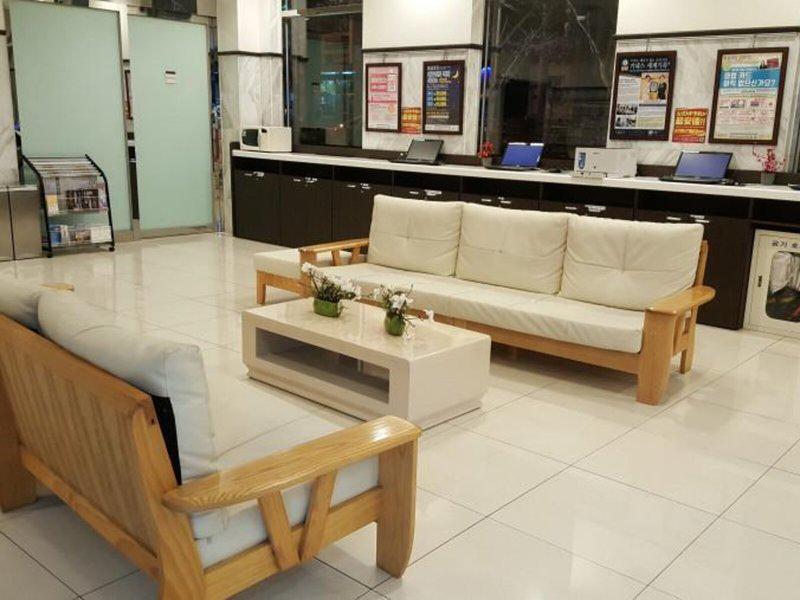 05811BF60F32C1F0184078F052683E35