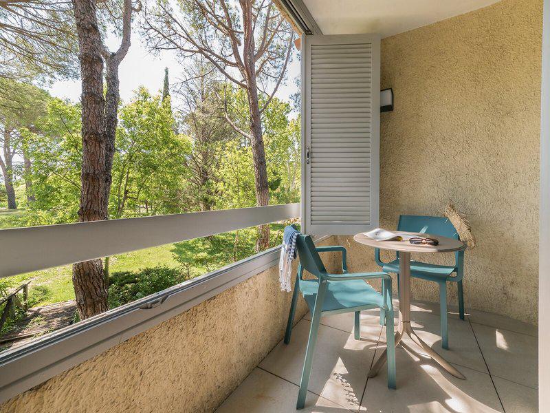 393C9077542769D8E809033281130D35