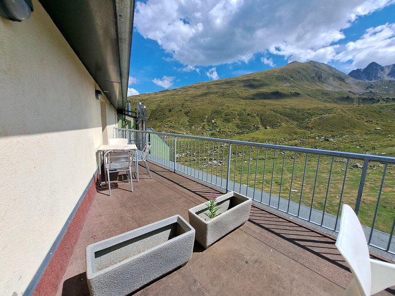 027330F383B6F15A9F6C66DEF68F4E15