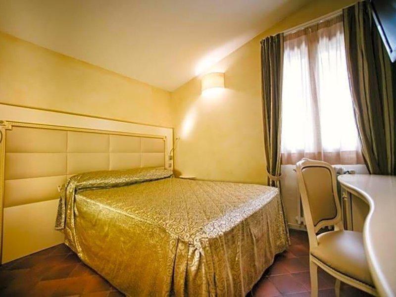 20042A5A6D915C5BE0E3A208E8E163D8