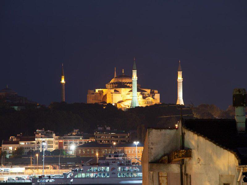 B261F3103A251F408558545C5E976587