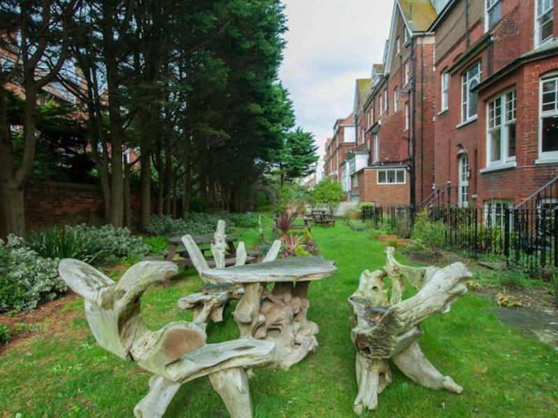 B9C2D06F199FC3D5EAECBFFD44C735B9