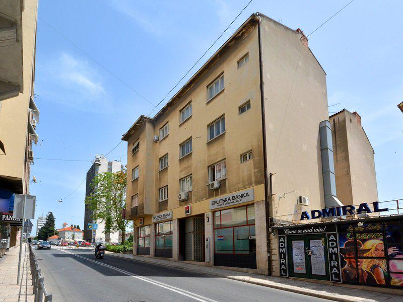 AD86D690AD5988E5E4F9EF5E868336A4