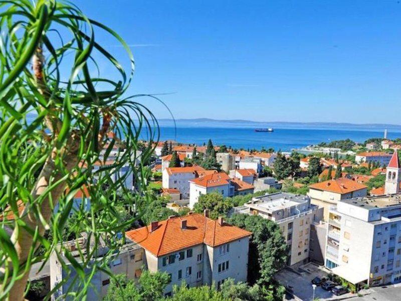 5F7DFF0B5B065F8AC3EEA4B557462303