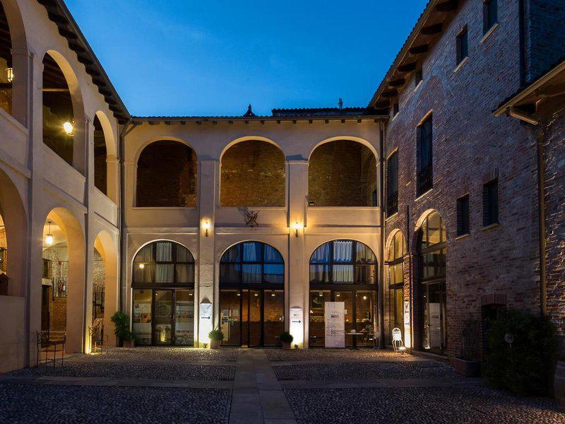 6E5709C0F4F7BA792FEC6B8840642D85