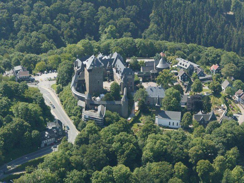 F12D559CB5571B5B343FAE532538D3B6