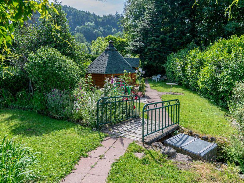 CDD455AA72ABA1DA80FB8E330EDF462E