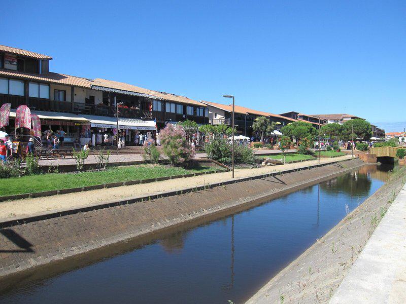 F0442BCE0776F5D7D9AA2EF8AC3B0883