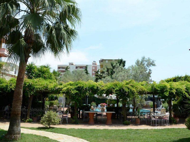 4DF7E58CF81921BD240B363182BC9BDE