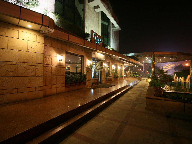 15A8101D62B16B55EDE00500B165D592