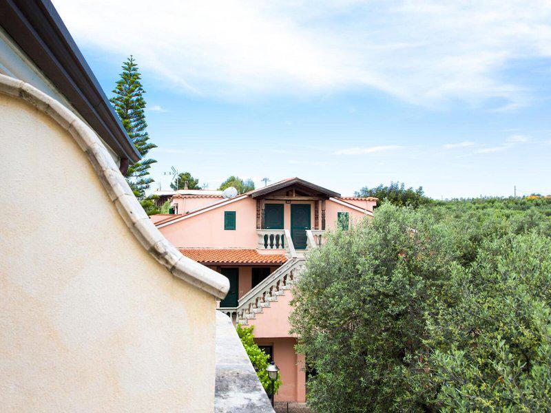 F1839A85AF40F5DEF19F19C504FACBF0