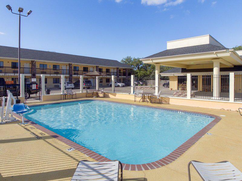 EEF44F133C52E62BEC6B58AEC78A8C98