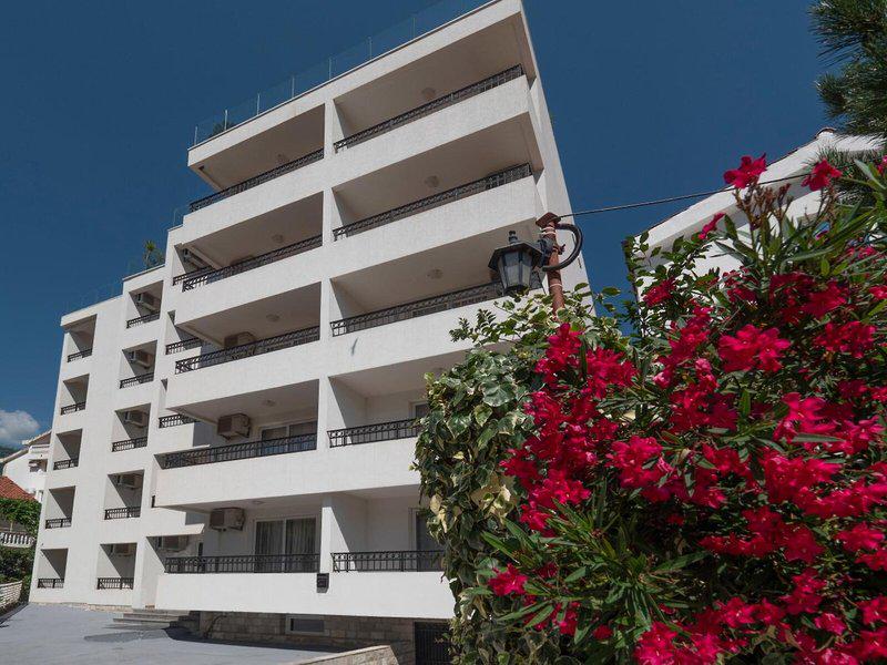 CD1957494EB8D949131BF399044E010F