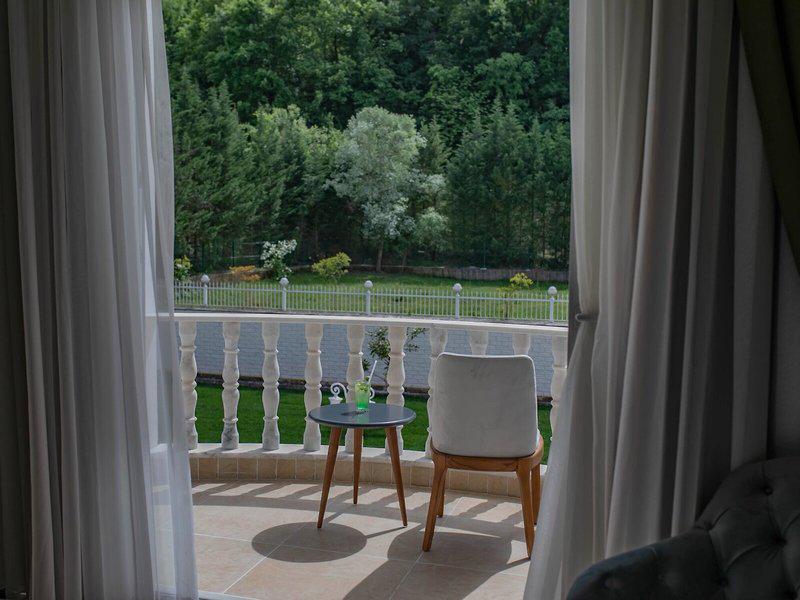 C241E01581B8D4A778B654E5A67636C1