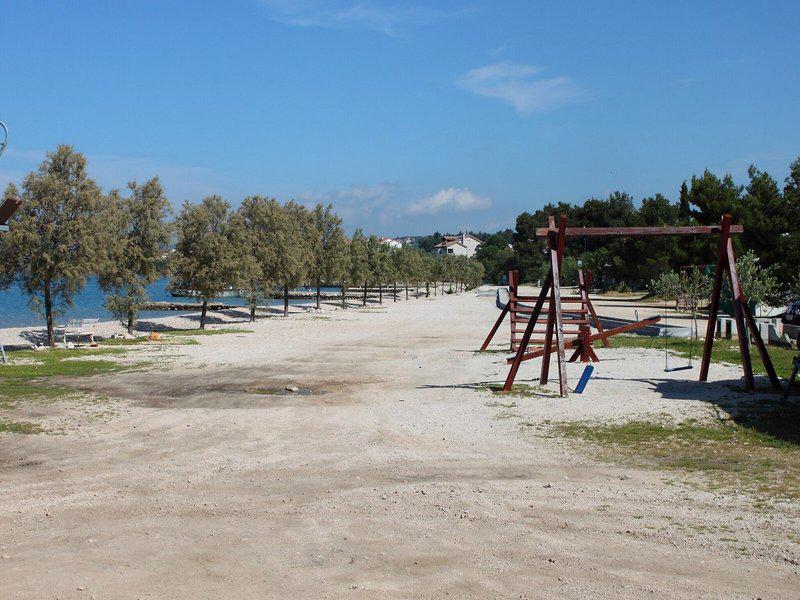 B241A96C752357B5538D2472A44B3EDA