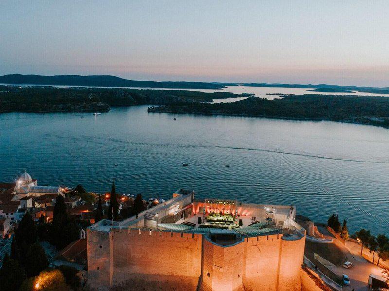 F17CAE05A822AA7A995E0074ADD1941D