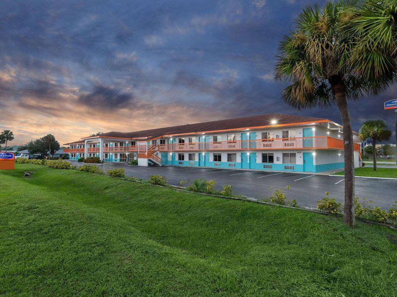 04D6E5AFE27DC9C3F3DBE65CB254C2F4