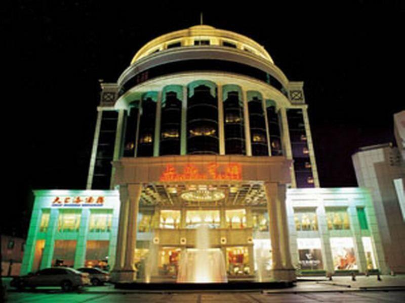 EAB96C7673A4950D22B2EFC4816ED024