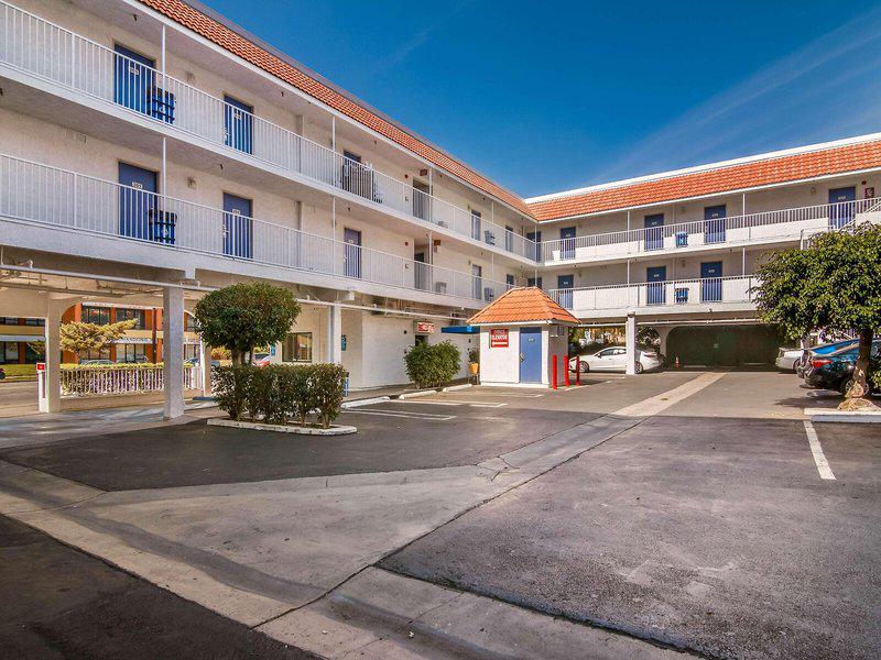 008DCF39DCEBEC14157D6F84541E2148