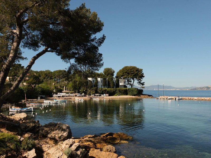 0CCD4C448252E4C8B349E3C92CE4ADEC