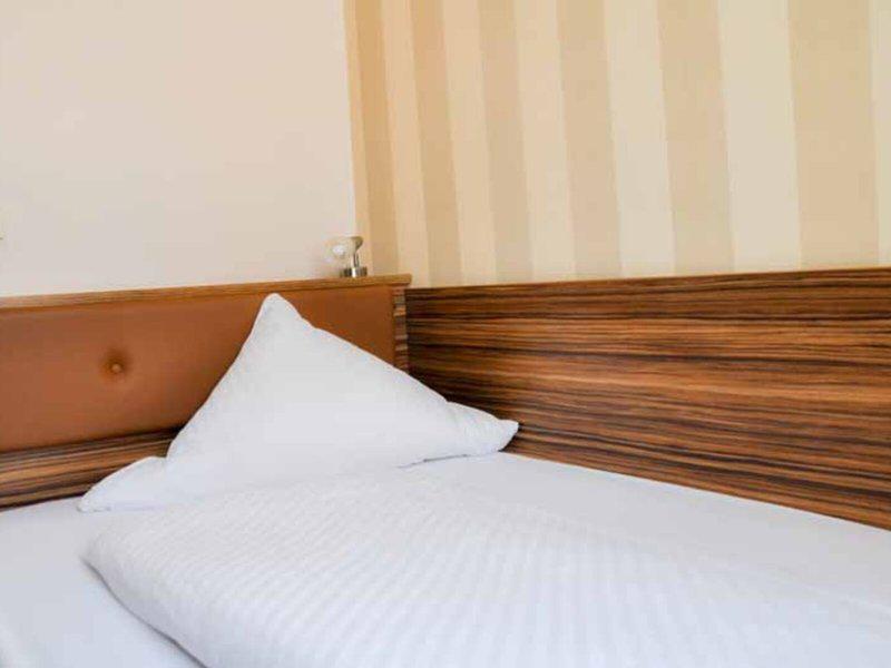 F4F5D1FCEAE33C2EBB47BC445B5CB932