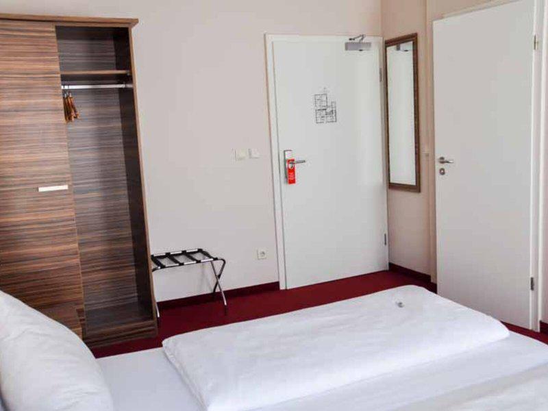 C913FC2685F0D35CE58CF0A811F29934