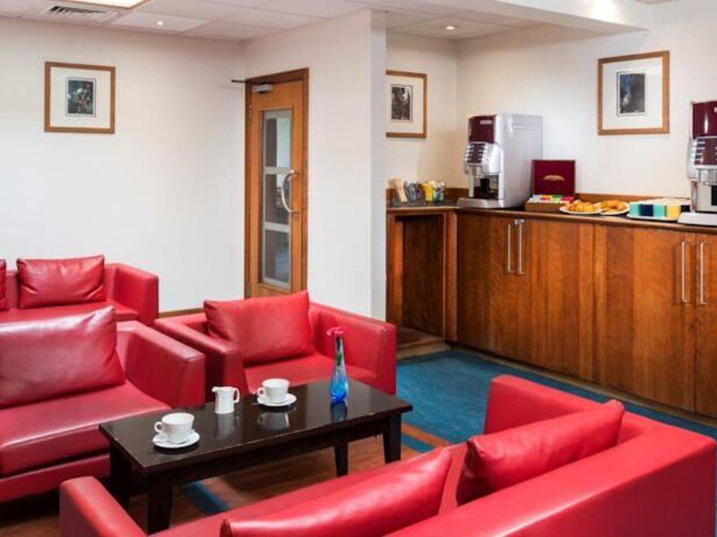 1DB5ED3375A884938F6B3082639F95EB