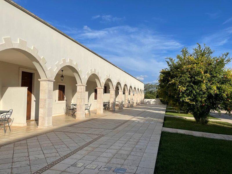 22053D4E65FA188F2E052DADE06A4A24