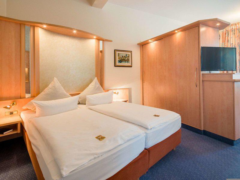 F1F2A0F956C5568522841B6E6C18FFB2