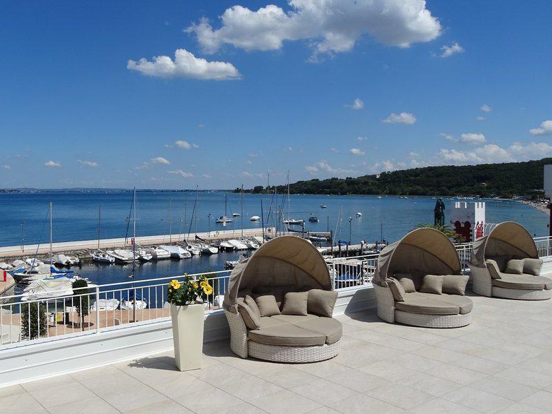 1203A06AE59863BF68B55E32E48A67AB