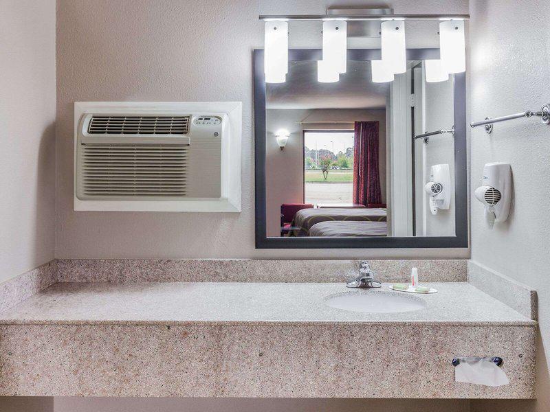 168AE32F4CE1B17516F3B7965E064371