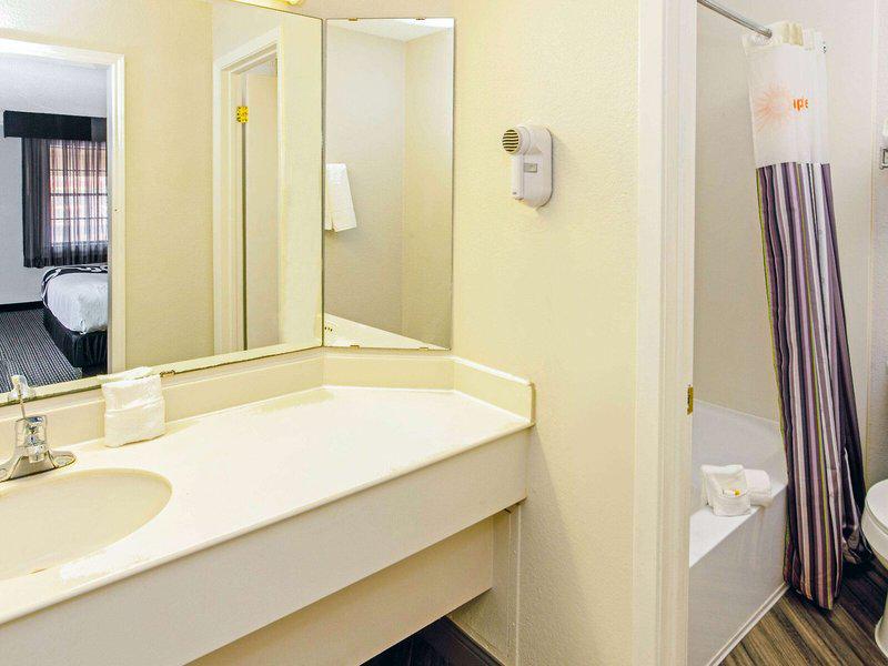 9115D99D37DABD810E5A95852BFC71EB