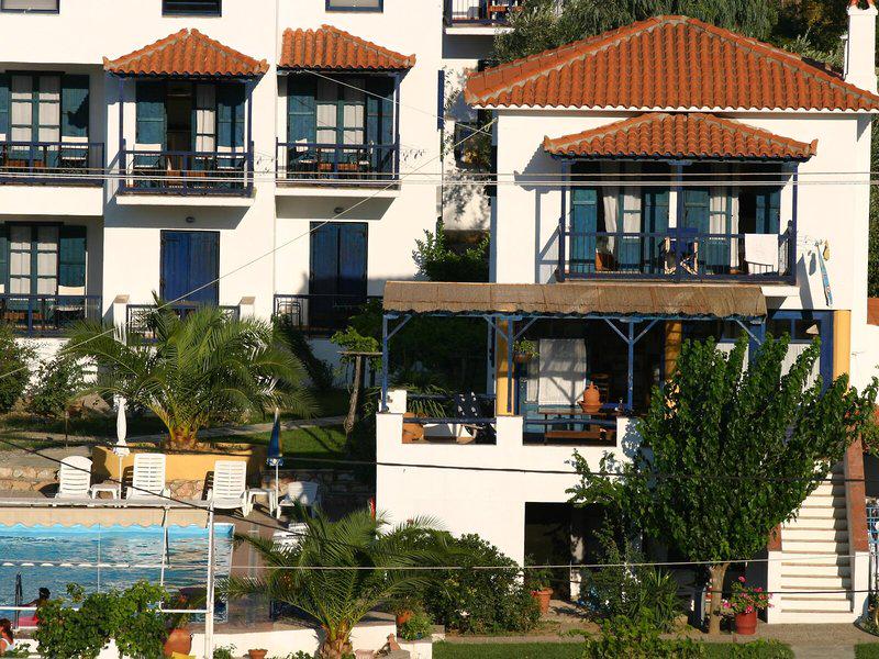 FE14BDEC66E017687E4346E618D1B691