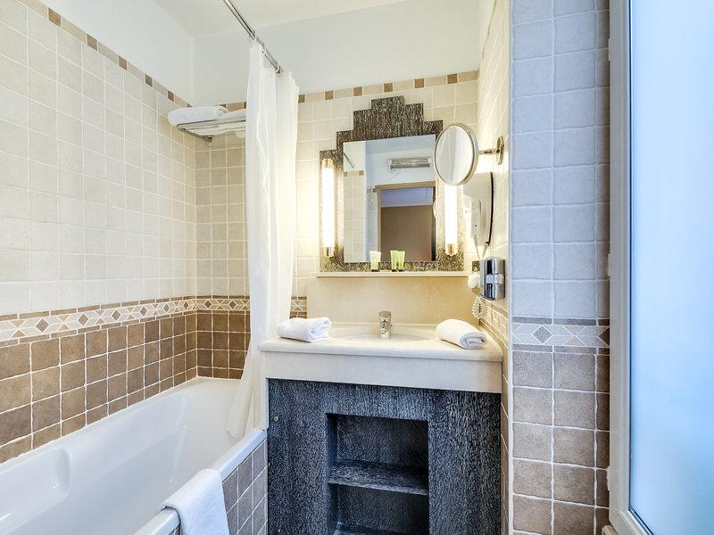 CBA284B2B74999B43E759A789321C88F