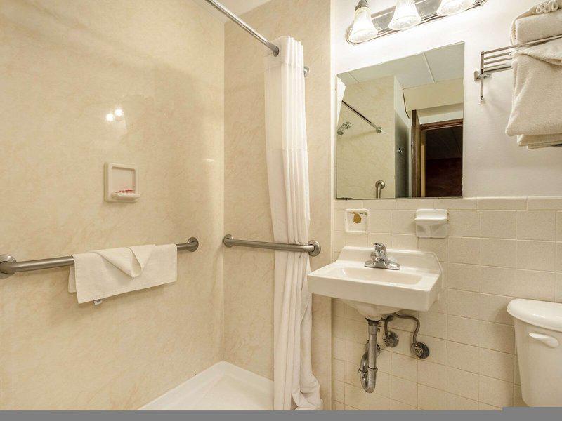 CAB89CDEFBCDFDF8D78BB7045EBC304C