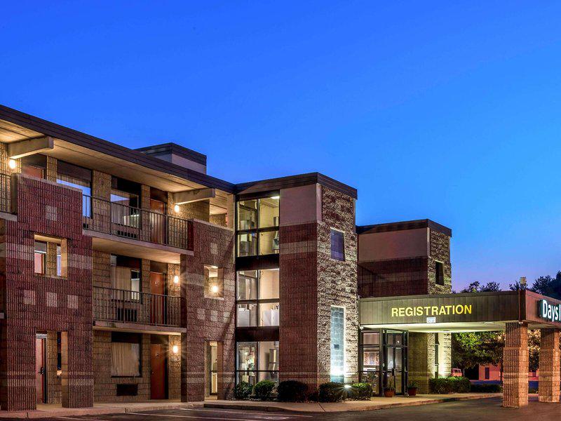 02D552B789978225B6538F1E33A44C3A