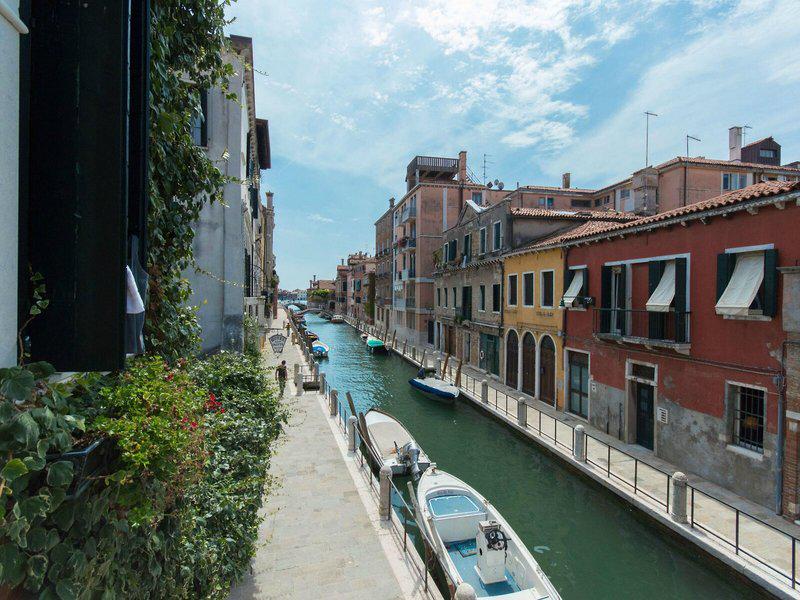 DF1898BD9526CE3DA38AA4449707E6F3