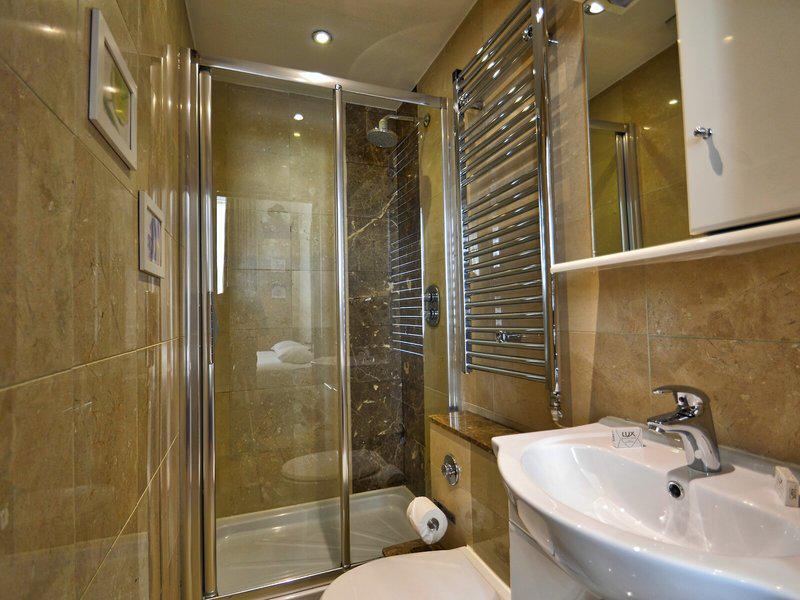 5C00F890EF7F60715ED8807070A414E7