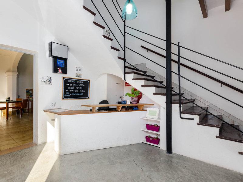 B6A47BA1AA300C0EF3392C3F920D1CE8