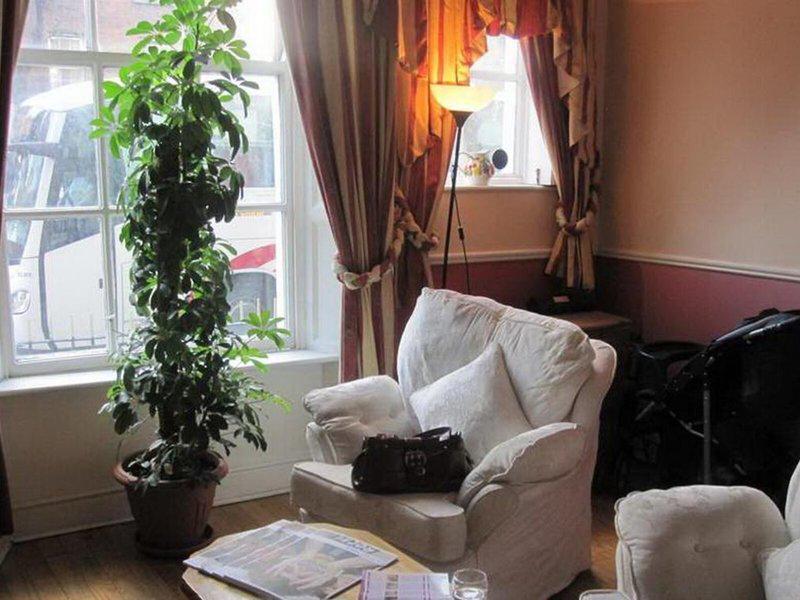 F4AA0277BF44717E34140E31103066E2